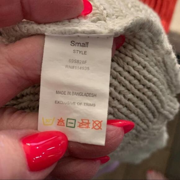 Alya gray round neck sweater with brown elbow patches. Size S‎ - Picture 8 of 11